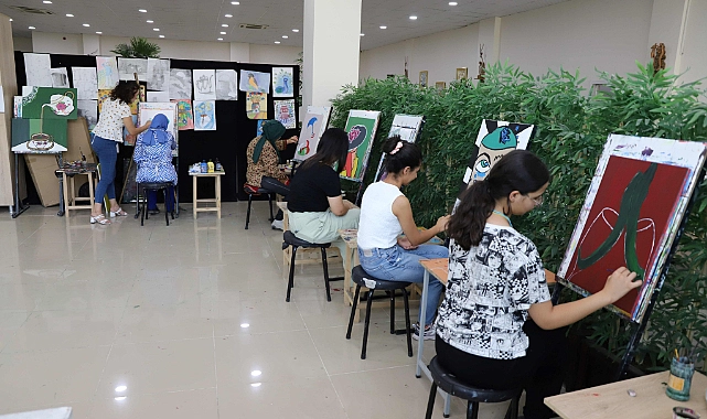 Karaköprü’de Kadınlar Zamanını Meslek Ve Hobi Kurslarında Değerlendiriyor