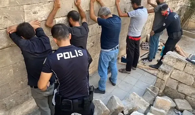 Urfa’da ekipler mezarlık ve metruk binalara girdi! Suçüstü yapıldı!