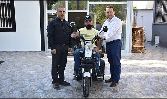Başkan Bucak’tan engelli vatandaşa elektrikli motosiklet