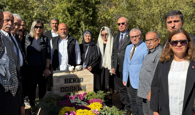 Gazeteci Bekir Coşkun mezarı başında anıldı