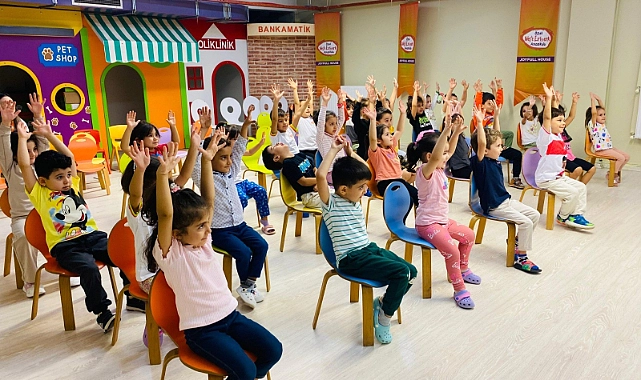 Minik öğrencilere 112 Acil Sağlık Hizmetleri ve Ambulans tanıtımı yapıldı