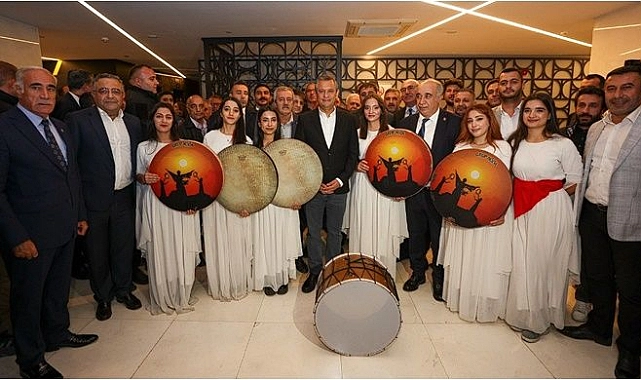 Özgür Özel Diyarbakır’da coşkuyla karşılandı!