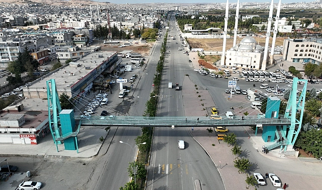 Büyükşehir Asansörlü Modern Yaya Üstgeçidini Tamamladı
