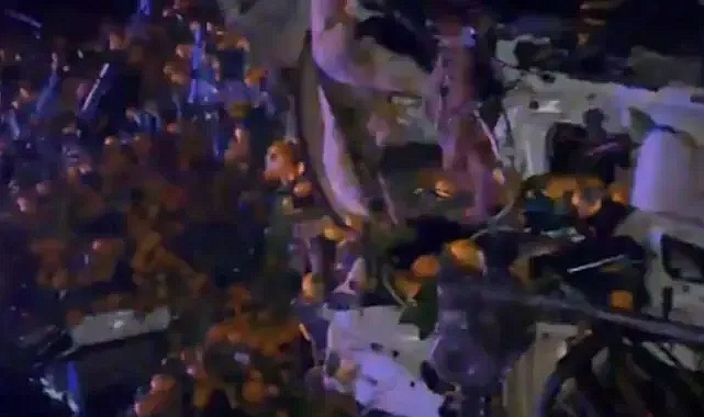 Urfa’da portakal yüklü kamyon devrildi!