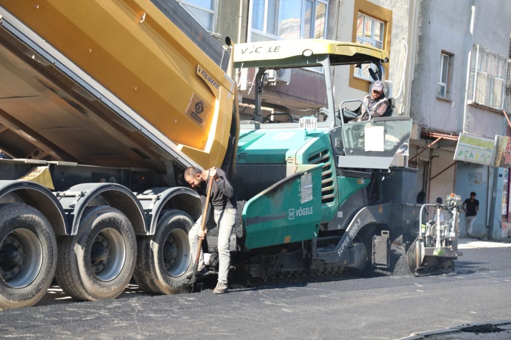 BÜYÜKŞEHİR KIRSALDAKİ YOL ATAĞINI SÜRDÜRÜYOR