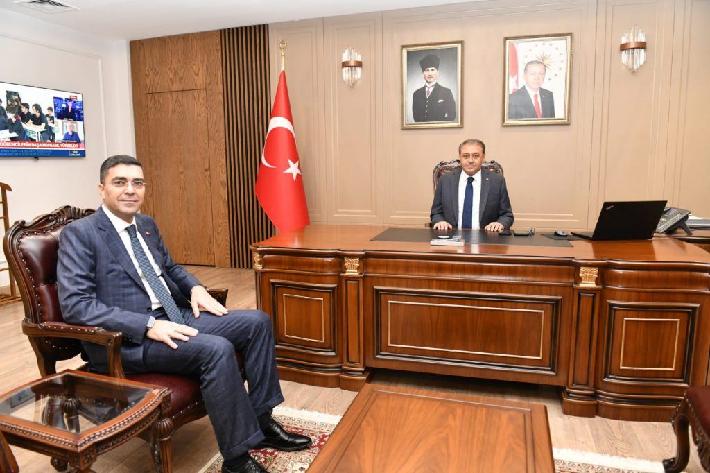 VALİ ŞILDAK İL EMNİYET MÜDÜRÜNÜ KABUL ETTİ