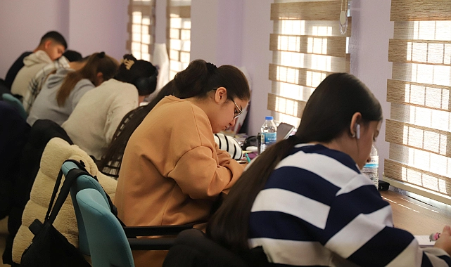Karaköprü’de Gençler Yeni Okuma Evinde Sınavlara Hazırlanıyor