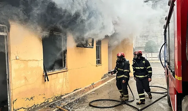 Urfa’da metruk binada yangın! İtfaiye müdahale etti!