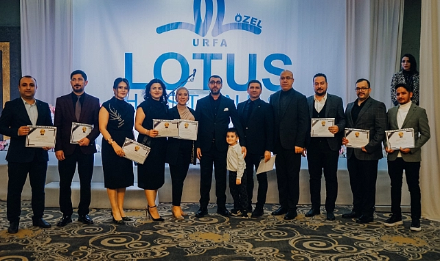 Lotus Hastanesi Çalışanlarını Gecede Ödüllendirdi
