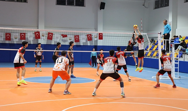 Büyükşehir Belediyesi Voleybol A Takımı Filede Lider
