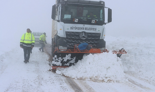 Karacadağ Kayak Merkezi’nde Kar Sevinci, Ekipler Yolları Açmak İçin Seferber Oldu