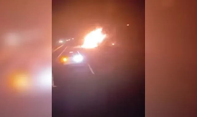 Şanlıurfa’da seyir halindeki araç alev aldı! Yol trafiğe kapandı!