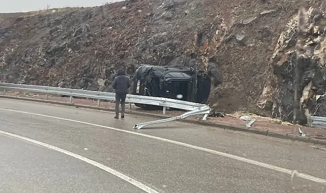 Urfa’da otomobil devrildi