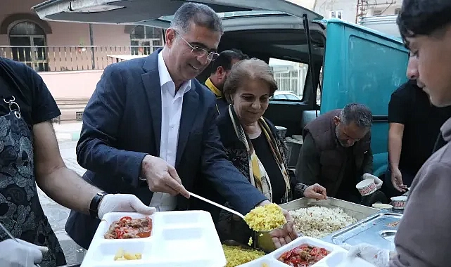 Bozova Belediyesi’nden Halka Açık İftar Yemeği