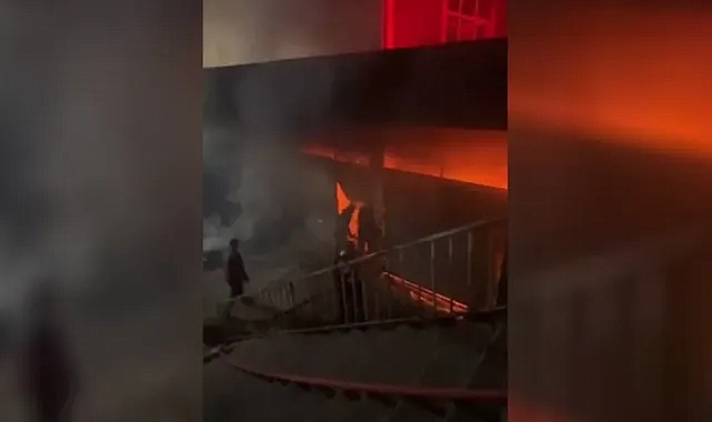 Şanılurfa’daki depodan alevler yükseldi!