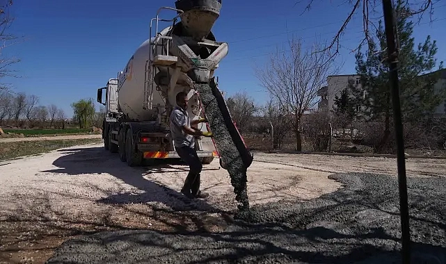 Siverek Belediyesi Kırsaldaki Okul Bahçelerini Yeniliyor