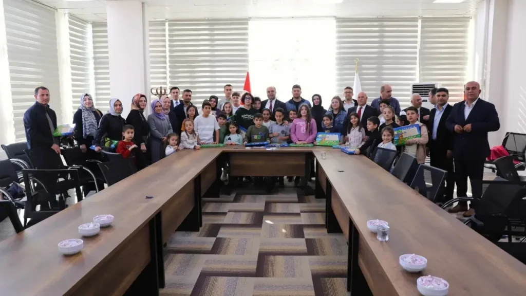 Nihat Çiftçi gençlik ve çocuk meclisiyle buluştu