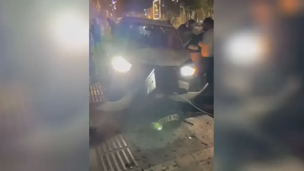 Şanlıurfa’da kontrolden çıktı! Elektrik direğine çarptı!