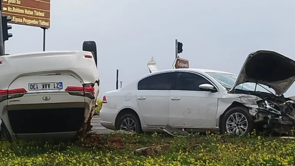 Şanlıurfa’da iki otomobil çarpıştı!