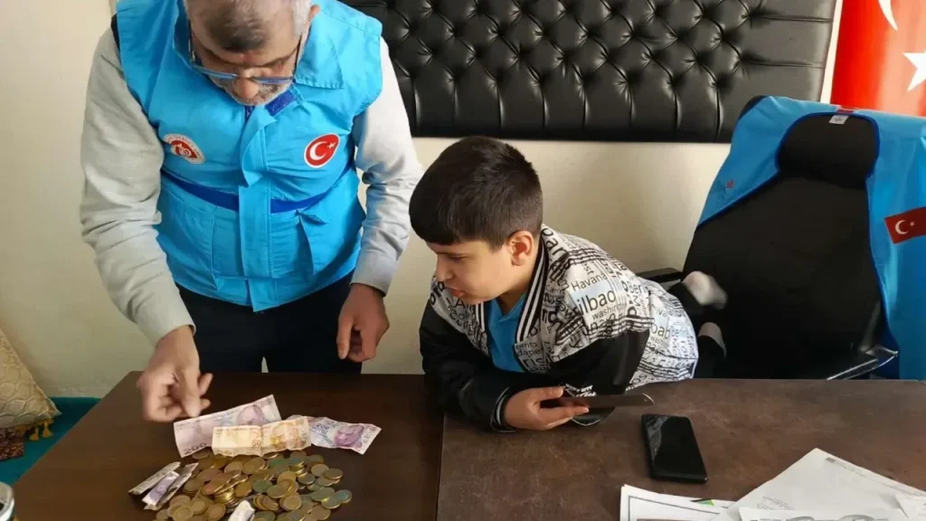 Şanlıurfa’da miniklerden yürek ısıtan hareket!