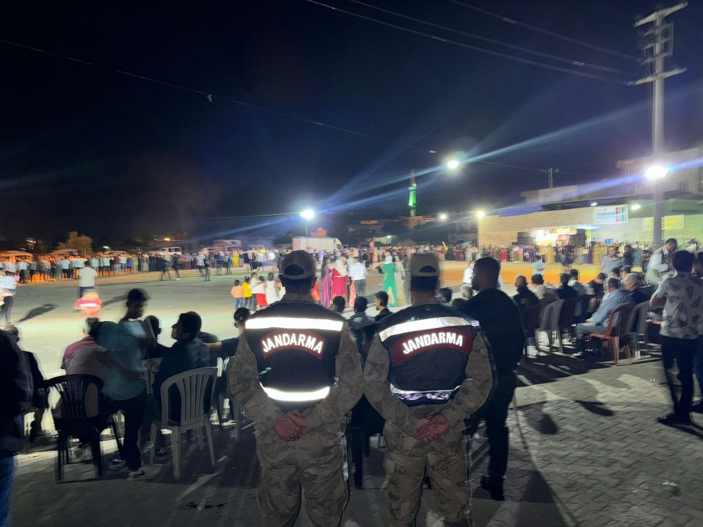 Birecik Jandarmasından Düğünlerde Örnek Uygulama