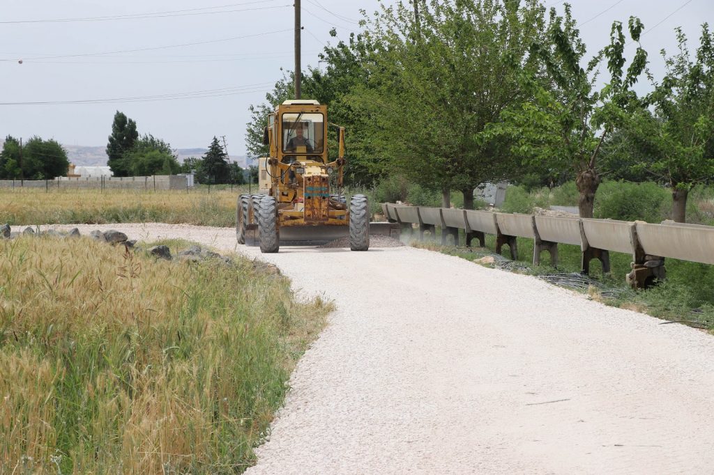 HALİLİYE’DE KIRSAL MAHALLELERDE ÜSTYAPI ÇALIŞMALARI ARALIKSIZ SÜRÜYOR