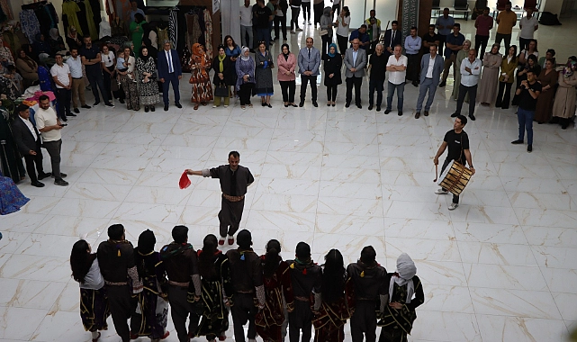 Kadın Kursiyerlerin El Emeği Ürünleri Sergilendi