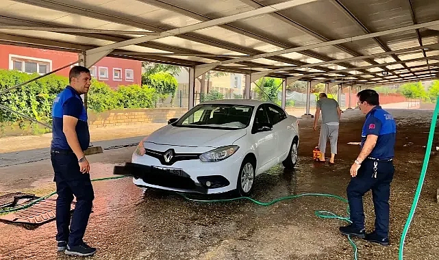 Şanlıurfa’da semt pazarında araç yıkayanlar dikkat!