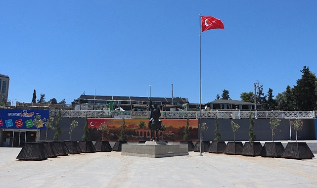 Büyükşehir Belediyesi’nden Topçu Ve Rabia Meydanları’na Estetik Dokunuş