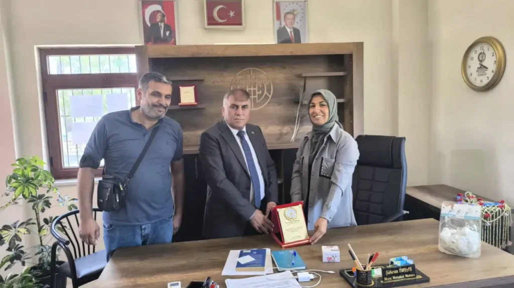 Başkan Halil Güneş ‘ten Mezra’nın Kadın Muhtarı Şükran İmrak ‘a Destek