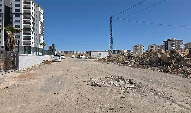 Karaköprü’de vatandaşlardan belediyeye yol tepkisi