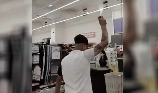 Şanlıurfa’da markete girdi! Deodorantı sıkıp sosyal medyada paylaştı!