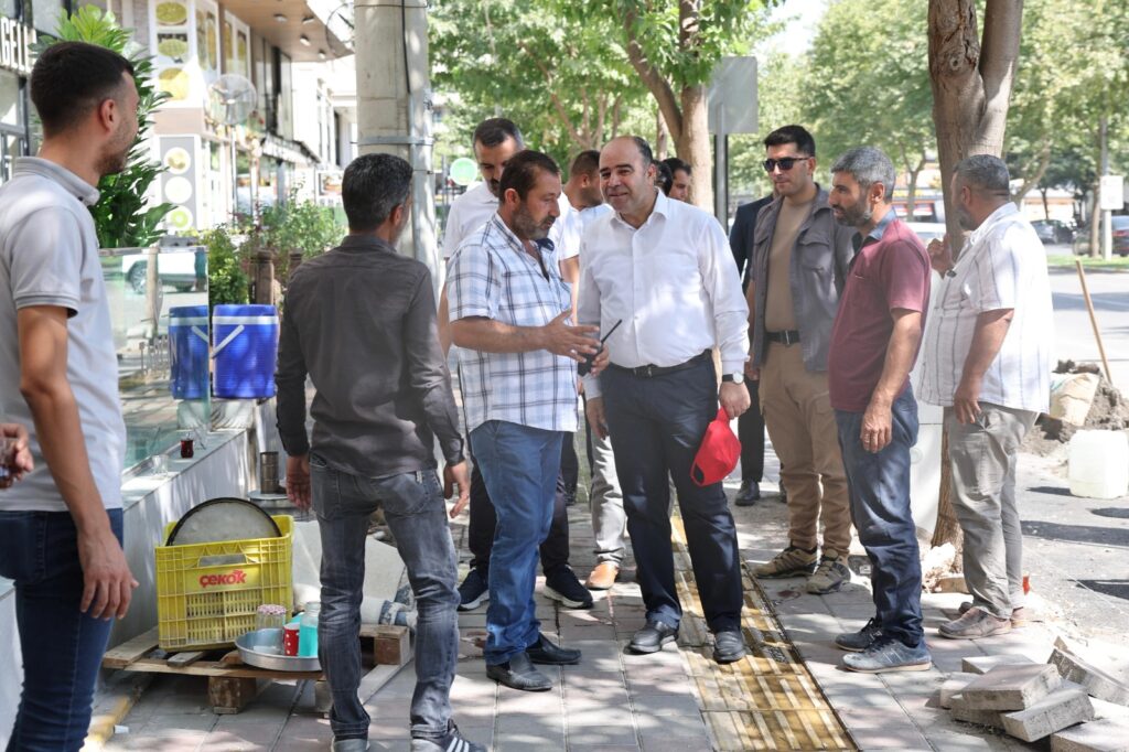 BAŞKAN NİHAT ÇİFTÇİ: “İLÇEMİZİN HER NOKTASINDA ÇALIŞIYORUZ”