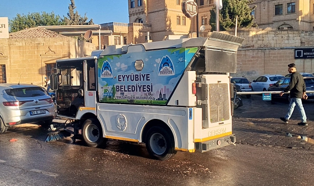 Geceyi Gündüze Katan Temizlik Ekibi, Eyyübiye’yi Baştan Aşağı Temizliyor