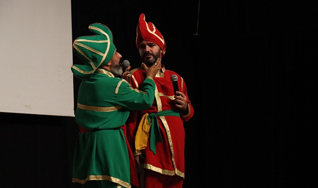 Hacivat-karagöz Oyununa Miniklerden Yoğun İlgi