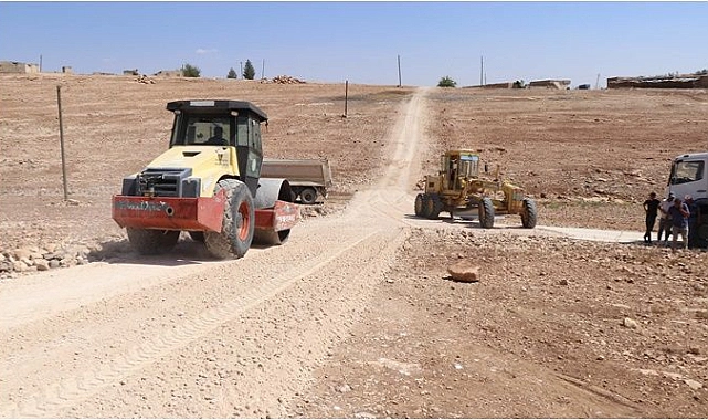 Haliliye’de Kırsalda Hizmet Devam Ediyor: Topraklı Mahallesi’nde Yol Çalışmaları