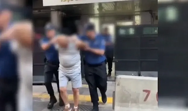 Kadını yol ortasında darp ettiler! Trafik zorbaları yakalandı!