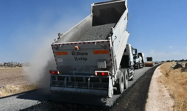 Siverek Kırsalında Sathi Asfalt Çalışmaları Devam Ediyor