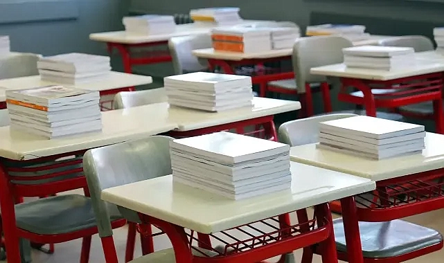 Ücretsiz ders kitapları kaynak oldu!