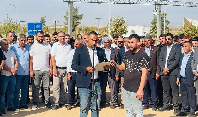 Başkan Söylemez Ceylanpınar’da TİGEM önünde vatandaşların sorunlarını dile getirdi.