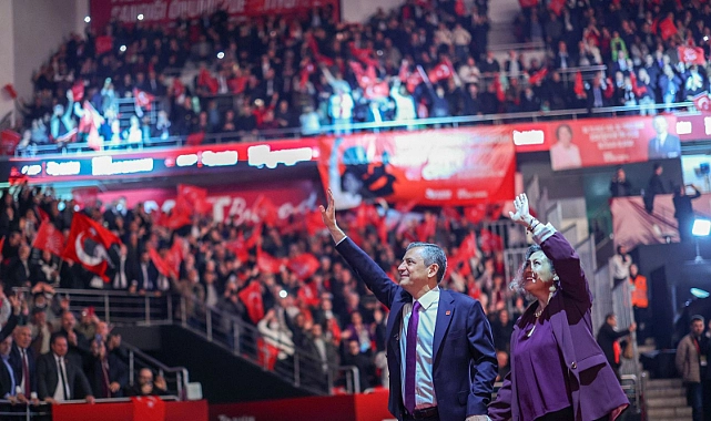 Özgür Özel’den Kurultayda Sert Mesajlar