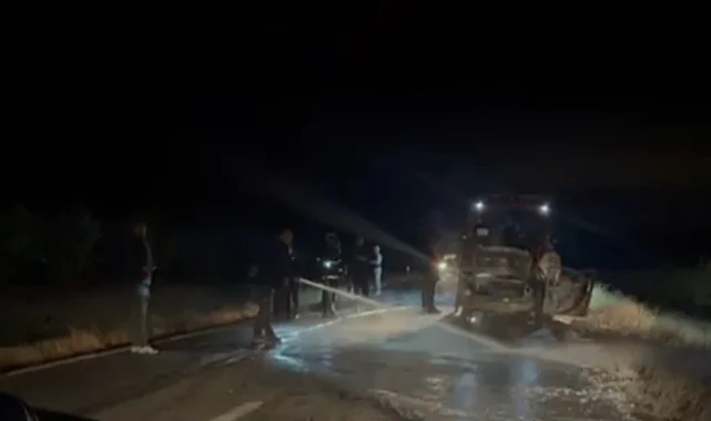 Şanlıurfa’da Kamyon Çarpıp Kaçtı, Otomobil Cayır Cayır Yandı