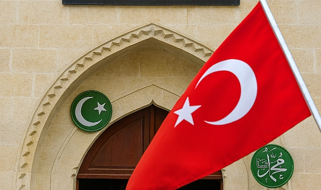 Sosyal Medyada “KutsalDeğerlerHedefte” Tepkisi: Vatandaşlar İslam’a Yapılan Saldırılara Sessiz Kalmıyor