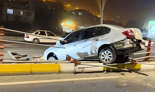 Urfa’da araç bariyerlere çarptı!