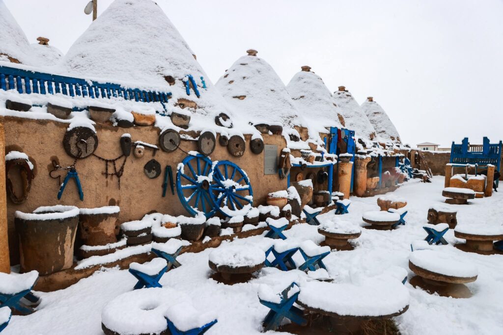 HARRAN’DA KAR YAĞIŞI TARİHİ MEKANLARI BEYAZA BÜRÜDÜ