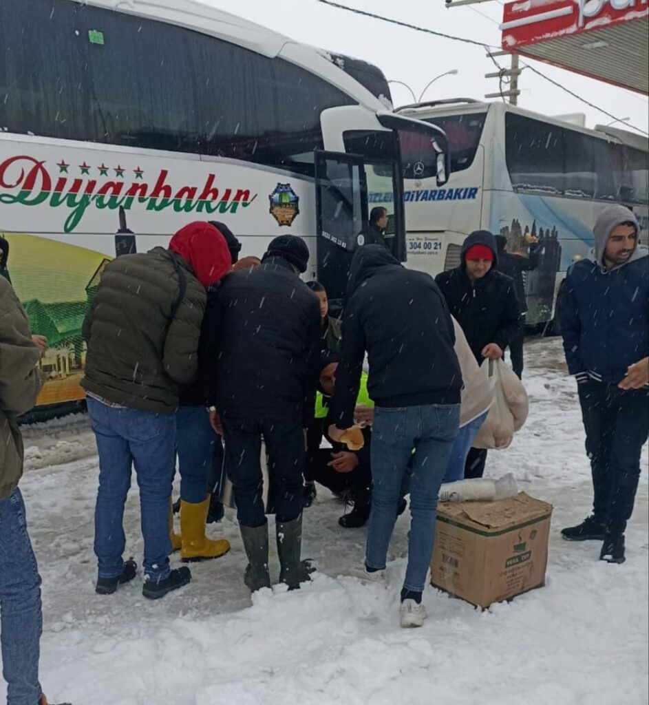 Hilvan Belediyesi’nden Kar Gecesinde Örnek Dayanışma