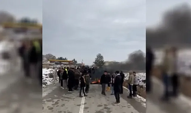 Urfa’da lastik yakıp, yolu kapattılar!