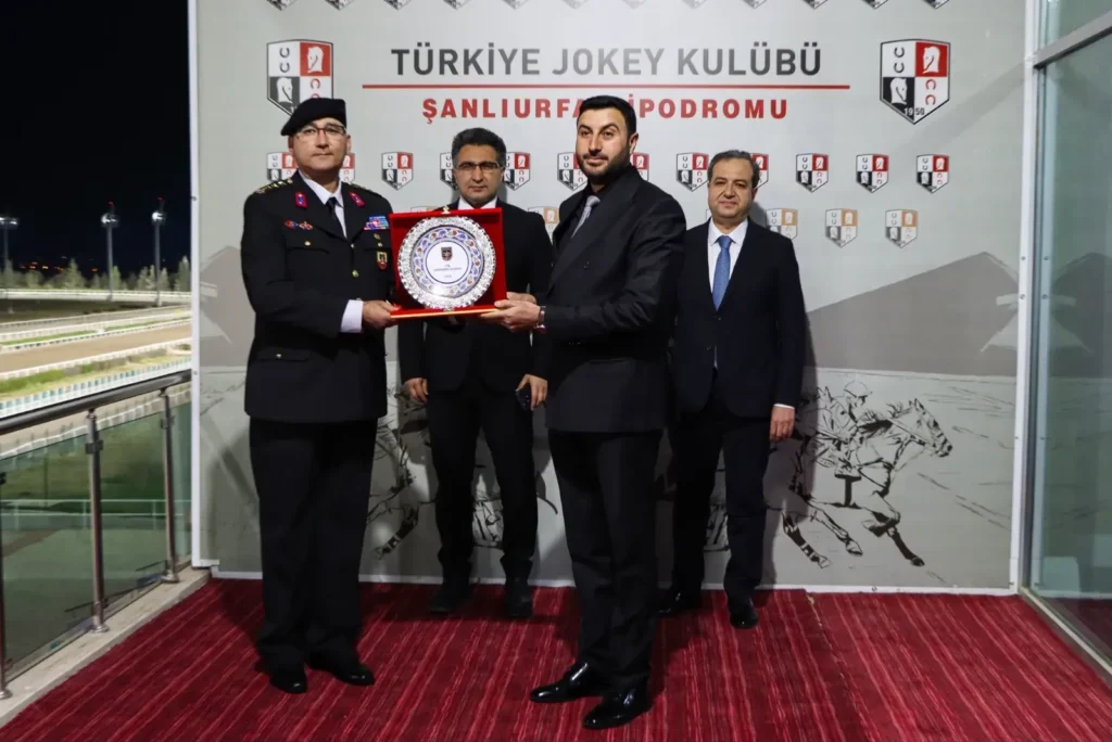 Şanlıurfa Hipodromu’nda “TJK Jandarma Koşusu” Düzenlendi