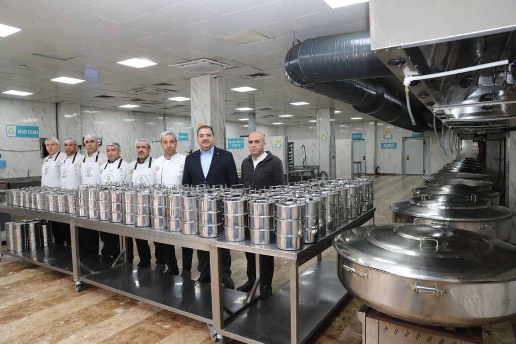 BAŞKAN CANPOLAT: 365 GÜN HALKIMIZIN HİZMETİNDEYİZ