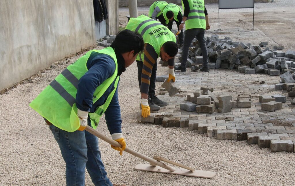 HALİLİYE’DE ÜSTYAPI ÇALIŞMALARI HIZ KESMEDEN SÜRÜYOR